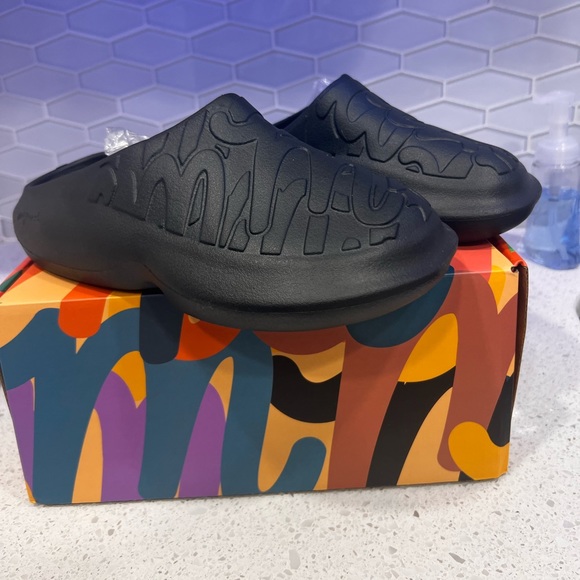 Brand new Mifland Slides comes in box